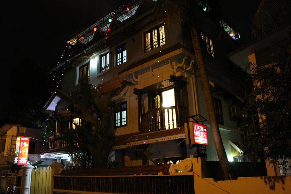 Hotel White Rose Kochi Exterior foto